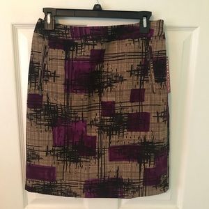 Patterned skirt with zipper pockets